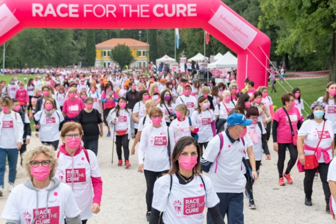 I volontari di «Race for the cure» al Leone Shopping Center