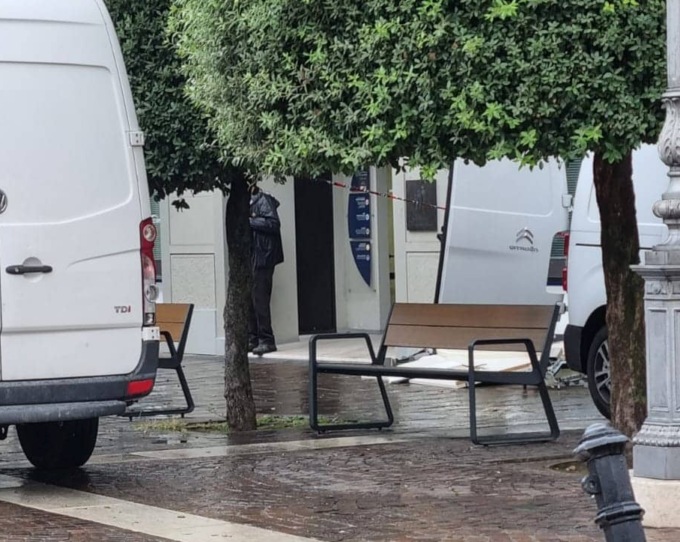 La banda del botto colpisce a Ospitaletto, salta il bancomat della piazza