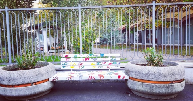 Panchine per ricordare, fatte a mano dai giovani
