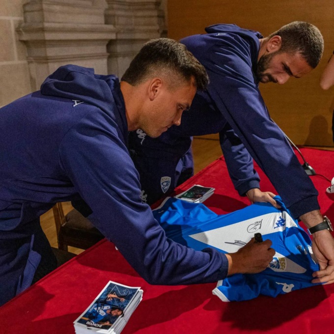 I campioni del calcio incontrano gli studenti dell’Arnaldo: giornata speciale