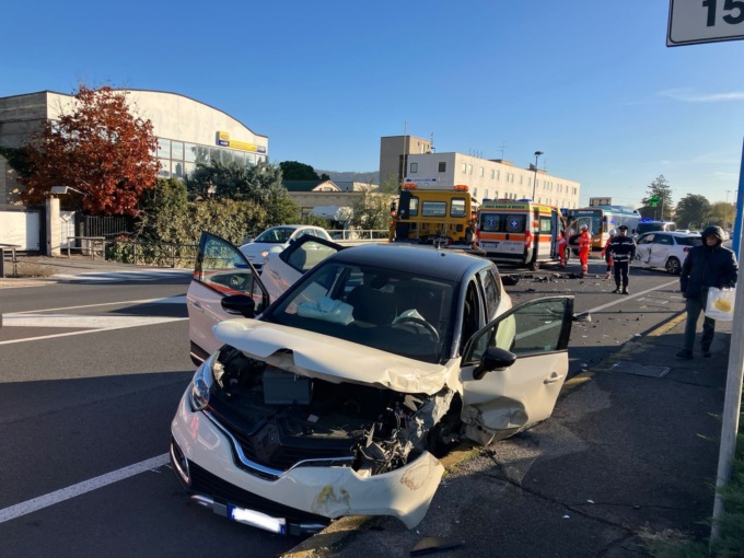 Scontro tra due auto in viale Sant’Eufemia, coinvolta una bambina