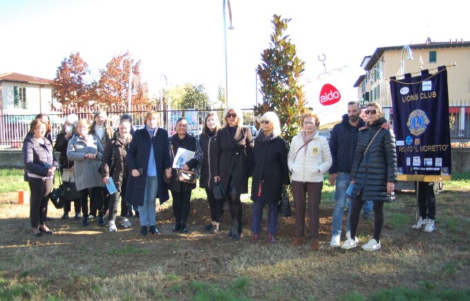 Una magnolia a scuola in ricordo di Luca, morto a soli 12 anni