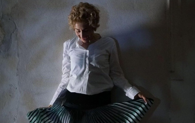 Giuseppina Turra recita “Sola” ispirata da Samuel Beckett