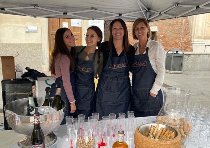 Una nuova protagonista sul palcoscenico del bere bene: il 2 dicembre inaugura  «Tapporaso – Enoteca Contemporanea»