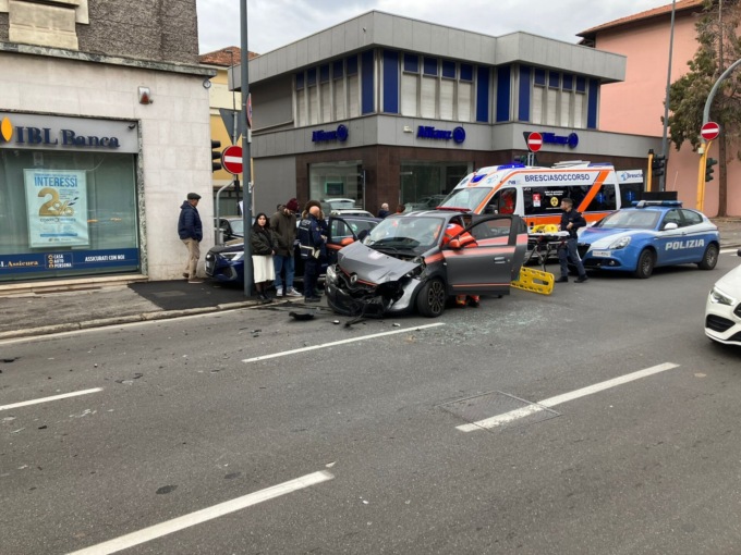 Scontro tra veicoli: soccorsi in azione a Brescia