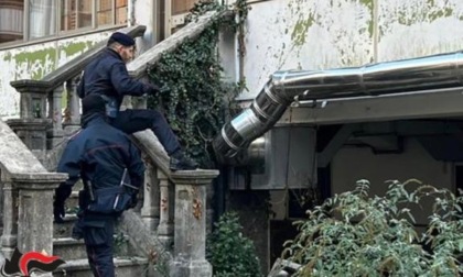 Strutture alberghiere abbandonate: fermati 4 irregolari e sequestrata droga