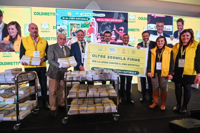 Petizione contro il cibo sintetico, Coldiretti Brescia raccoglie oltre 5mila firme