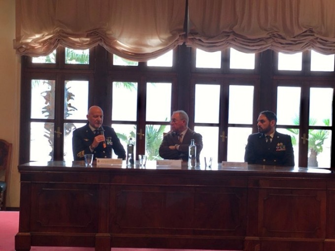 Greta e Umberto, il comune consegna cinque defibrillatori e un etilometro alla Guardia Costiera