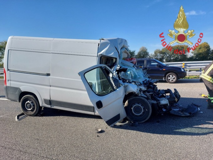 Mattinata nera sulle strade bresciane: quattro incidenti in poche ore