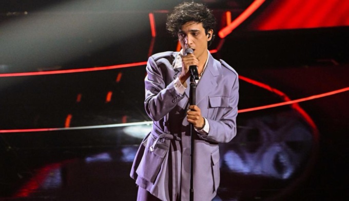 Tananai, firmacopie nel Bresciano in occasione dell’uscita di “Rave Eclissi”