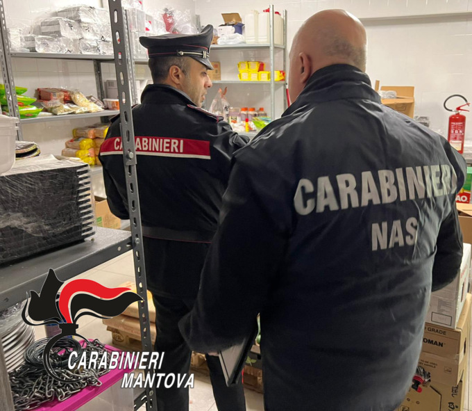 Sanzionati dai Nas due ristoranti, dovranno pagare un totale di 7mila euro