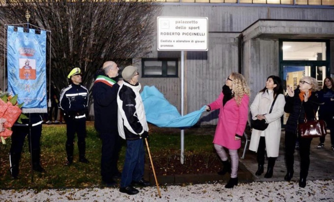 Il palasport del basket di Rezzato intitolato a Roberto Piccinelli