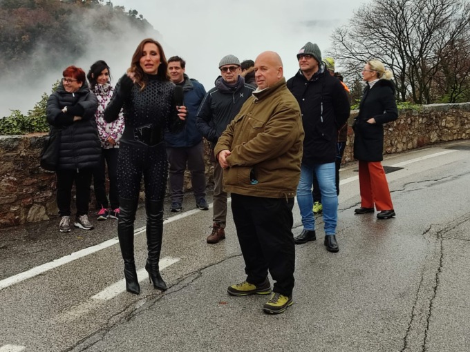 Striscia la Notizia torna a Tremosine per ufficializzare la riapertura della strada della Forra