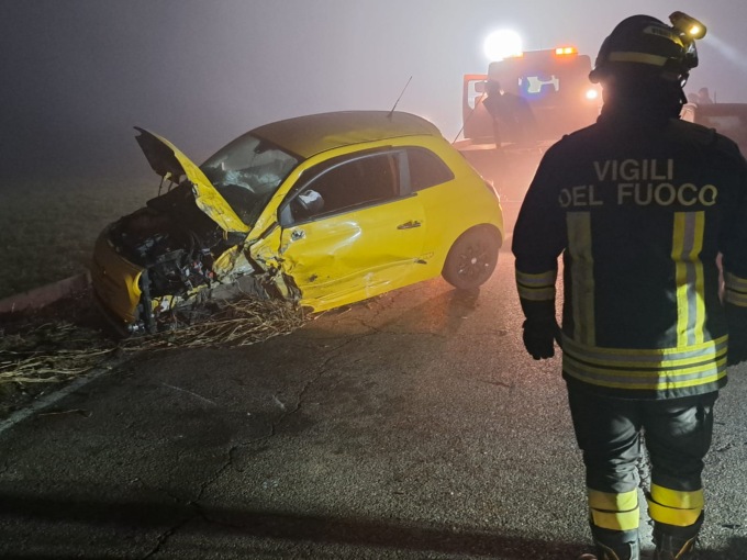 Frontale nella nebbia, ferite due donne