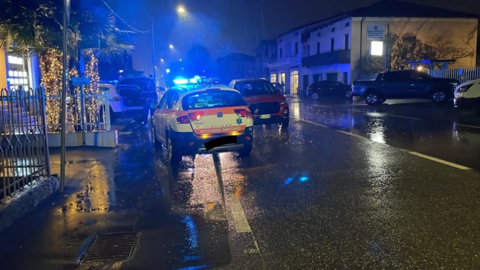 Investita da due auto mentre attraversa la strada, muore 38enne