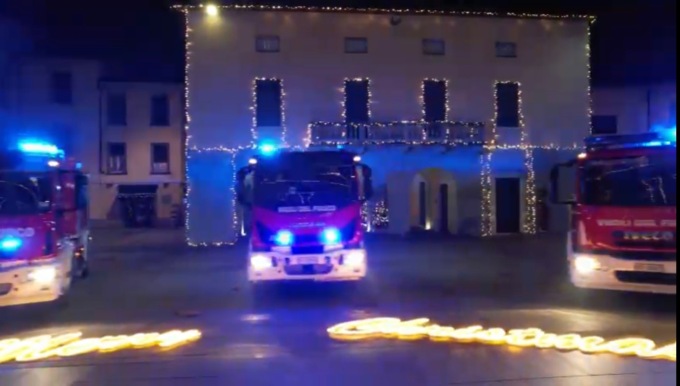 Un video per augurare “Buon Natale” : il gesto dei Vigili del Fuoco volontari di Chiari