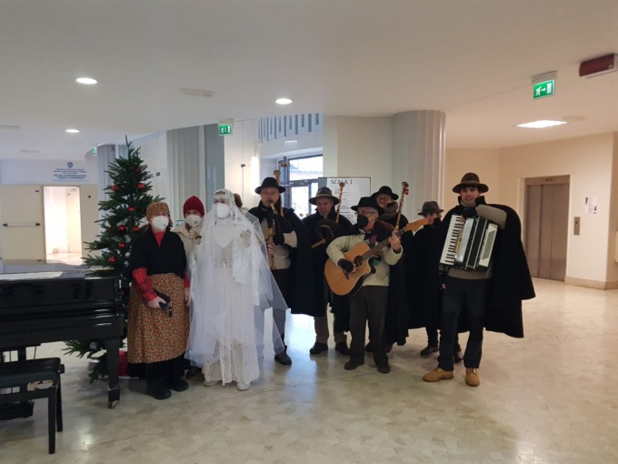 Santa Lucia ha portato i doni ai piccoli pazienti dell’Ospedale dei Bambini