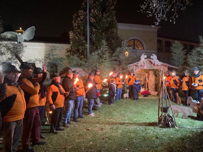 Fiaccolata degli alpini a Chiari per augurare buone feste