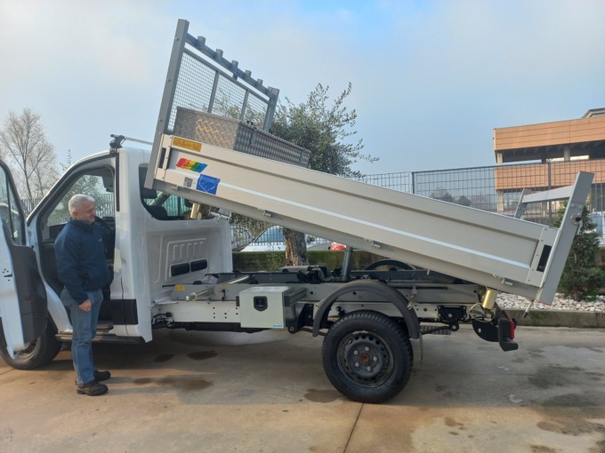 Babbo Natale consegna quattro furgoni nuovi alla Provincia di Brescia