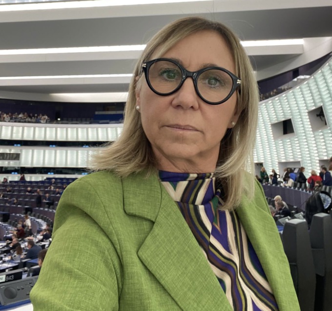 Aereo dalla Cina con contagiati Covid-19, l’intervento dell’europarlamentare salodiana Zambelli