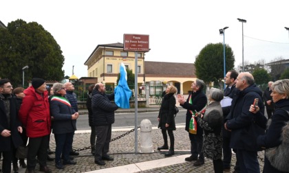 Inaugurata la piazza intitolata a don Franco Bettinsoli