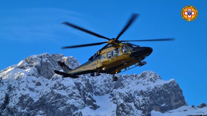 Si infortuna mentre svolge dei lavori: soccorso dalla squadra del Cnsas