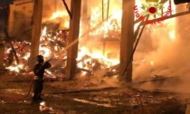 Immobile divorato dalle fiamme: 43 pompieri in azione a Chiari