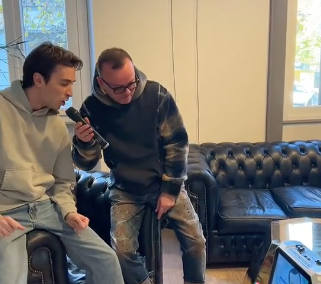 Mattia Stanga con Gigi D’Alessio per un salto…negli anni ’90