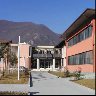 Rubati venti computer dall’istituto superiore, è caccia ai ladri