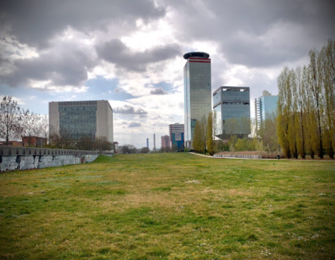 Senzatetto trovato senza vita al parco