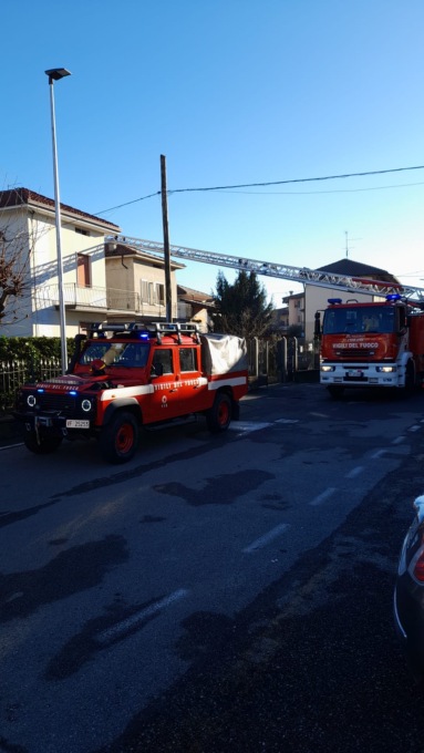 A fuoco il sottotetto di un’abitazione, attimi di preoccupazione in mattinata