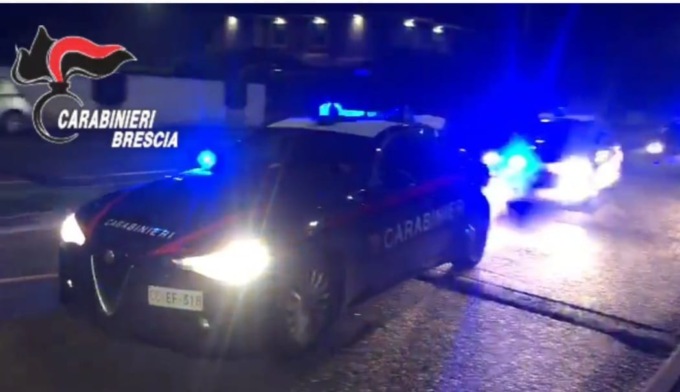 Rompono il vetro per entrare nella villetta, uno di loro è stato fermato