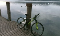 Biciclette rinvenute nel lago: due a distanza di 15 metri l'una dall'altra