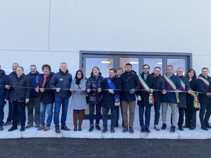 Taglio del nastro per il nuovo centro polifunzionale della Protezione Civile
