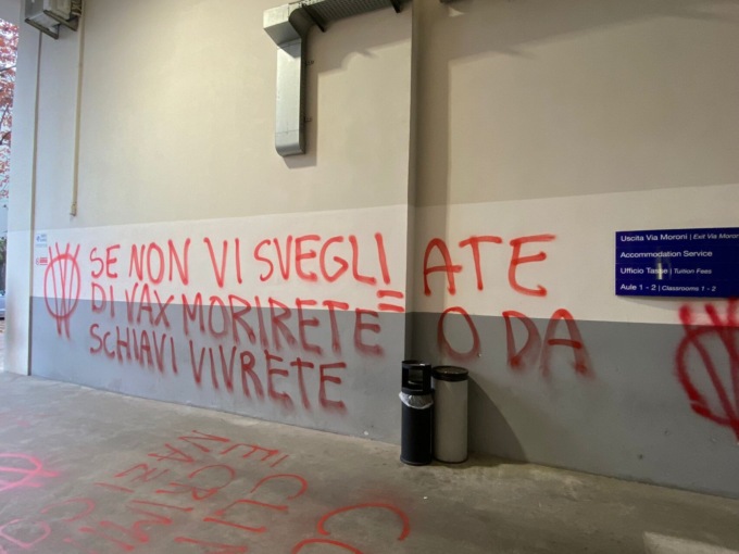 Vandali no-vax, tra loro un 68enne bresciano