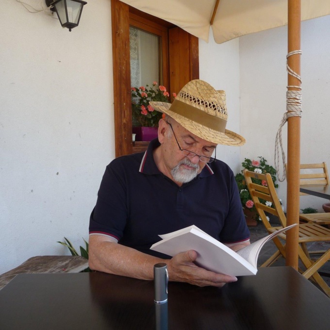 Colto da malore in Comune, il sindaco tenta inutilmente di soccorrerlo