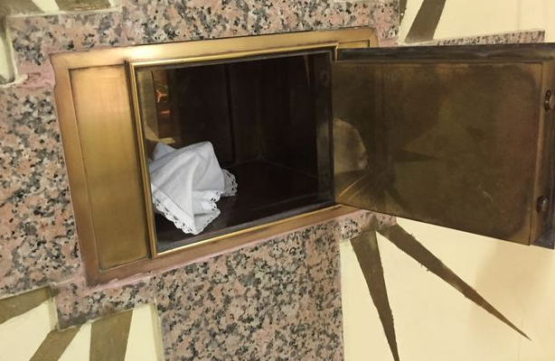 Furto in chiesa, rubato il contenitore di ostie consacrate