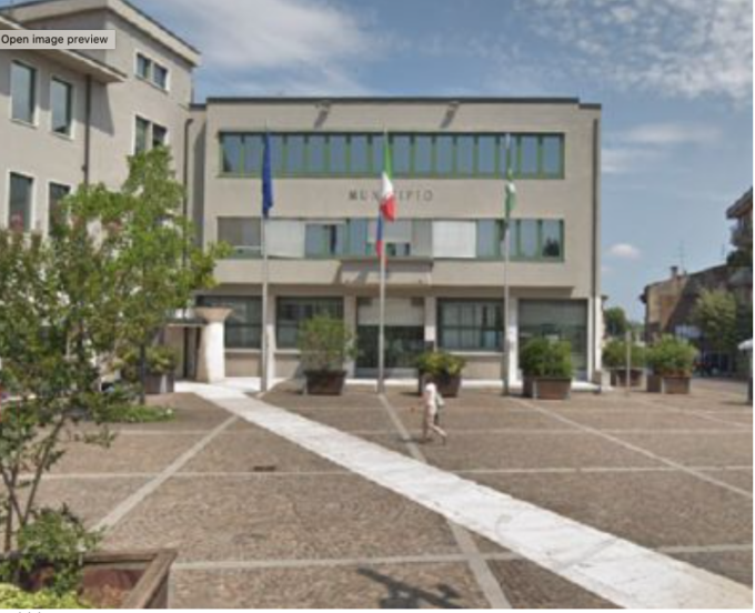 Il Comune patteggia: l’ex comandante verrà risarcita