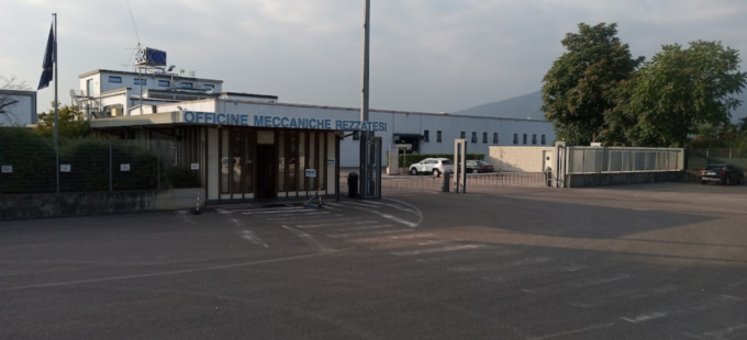 Dipendente si accascia a terra, il datore di lavoro gli salva la vita