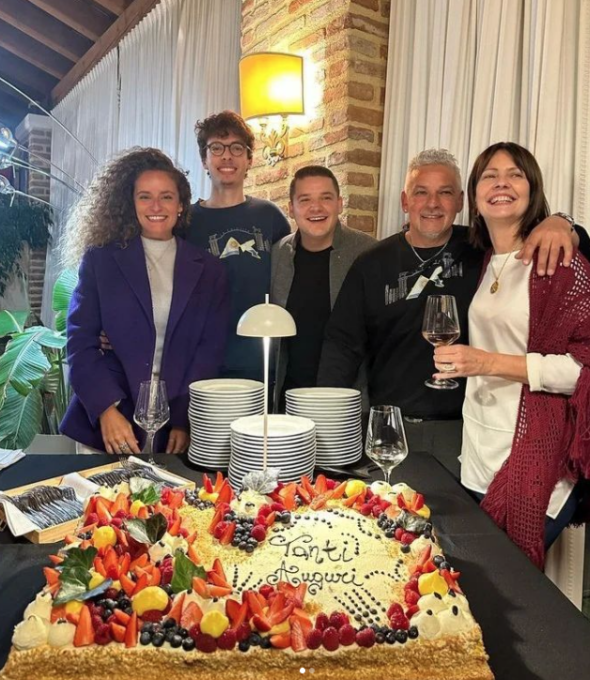 Roberto Baggio, i figli intonano i cori dei tifosi del Brescia per il suo compleanno