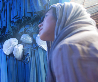 Picchiata dal padre per un video su Tik Tok che la ritrae senza velo