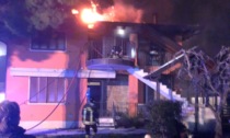 Incendio a Rovato, brucia il tetto di una villetta