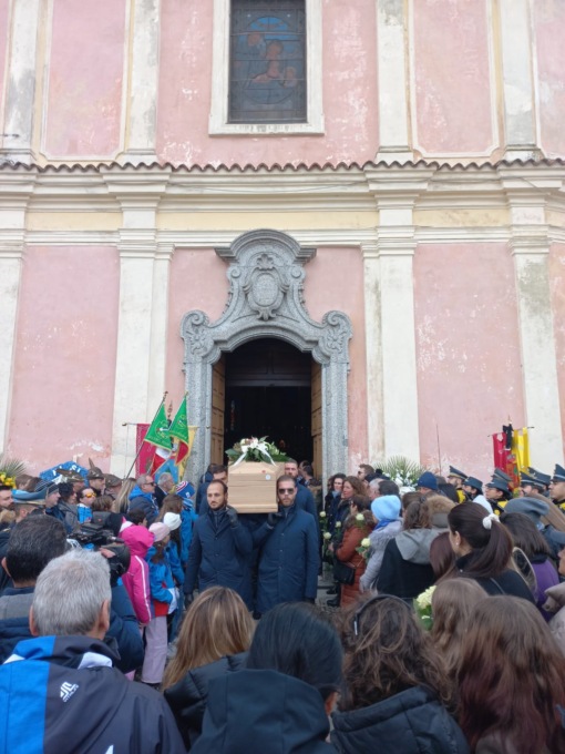 Migliaia di partecipanti ai funerali di Elena Fanchini