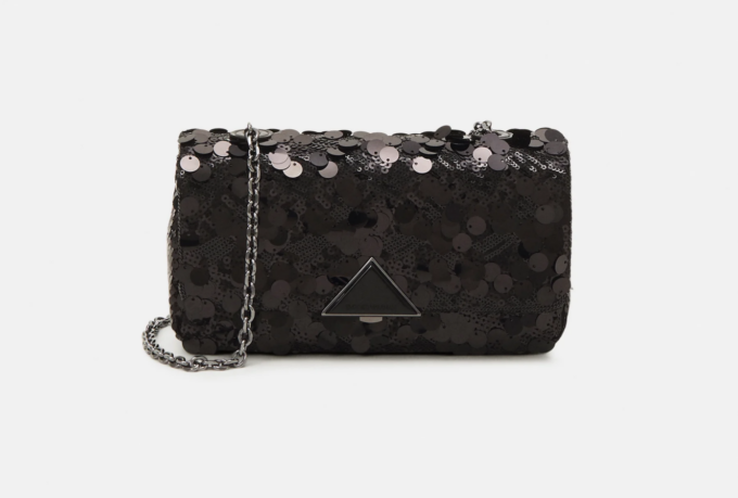 Borse must-have 2023, i 5 modelli da avere declinati secondo il raffinato stile Armani