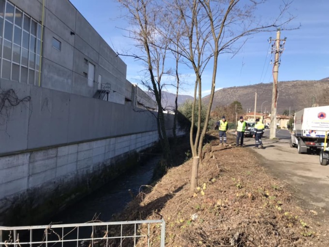 Raccolta rifiuti da parte del gruppo comunale di Protezione Civile