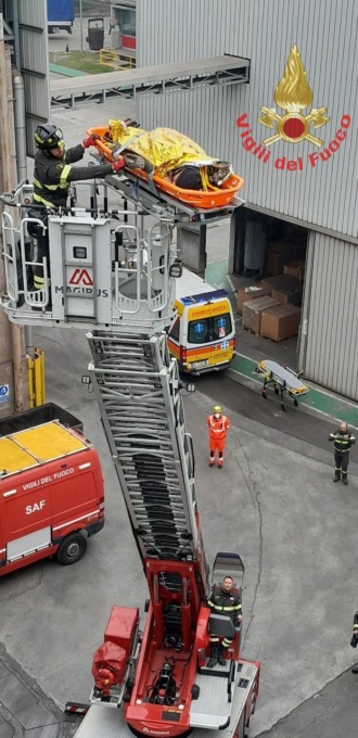 Strappo muscolare a 18 metri d’altezza, intervengono i Vigili del Fuoco