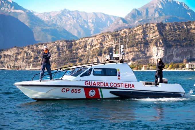 La Guardia Costiera schiera due mezzi nel lago