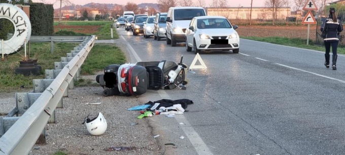 Violento scontro moto auto a Montichiari: biker in gravi condizioni