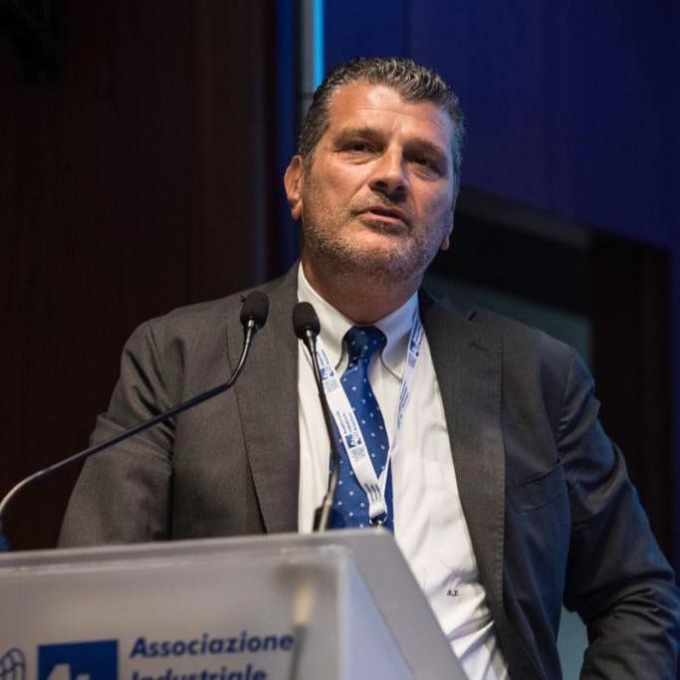 Scritte sulla facciata della sede bresciana della Cgil: le parole di Roberto Zini