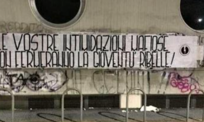 Blocco Studentesco: striscione di protesta all'Itis Castelli di Brescia